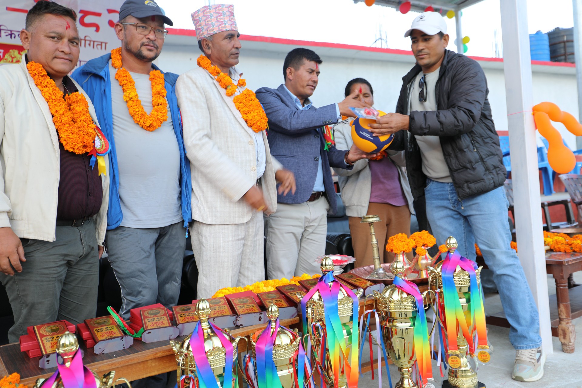 रास्कोटमा दोस्रो मेयर कप आजदेखि सुरु : क्रिकेट र भलिबलमा जम्दै युवा उत्साह
